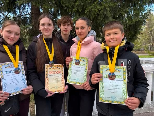 Юні спортсмени зі Славути здобули призові місця з тенісу та легкої атлетики