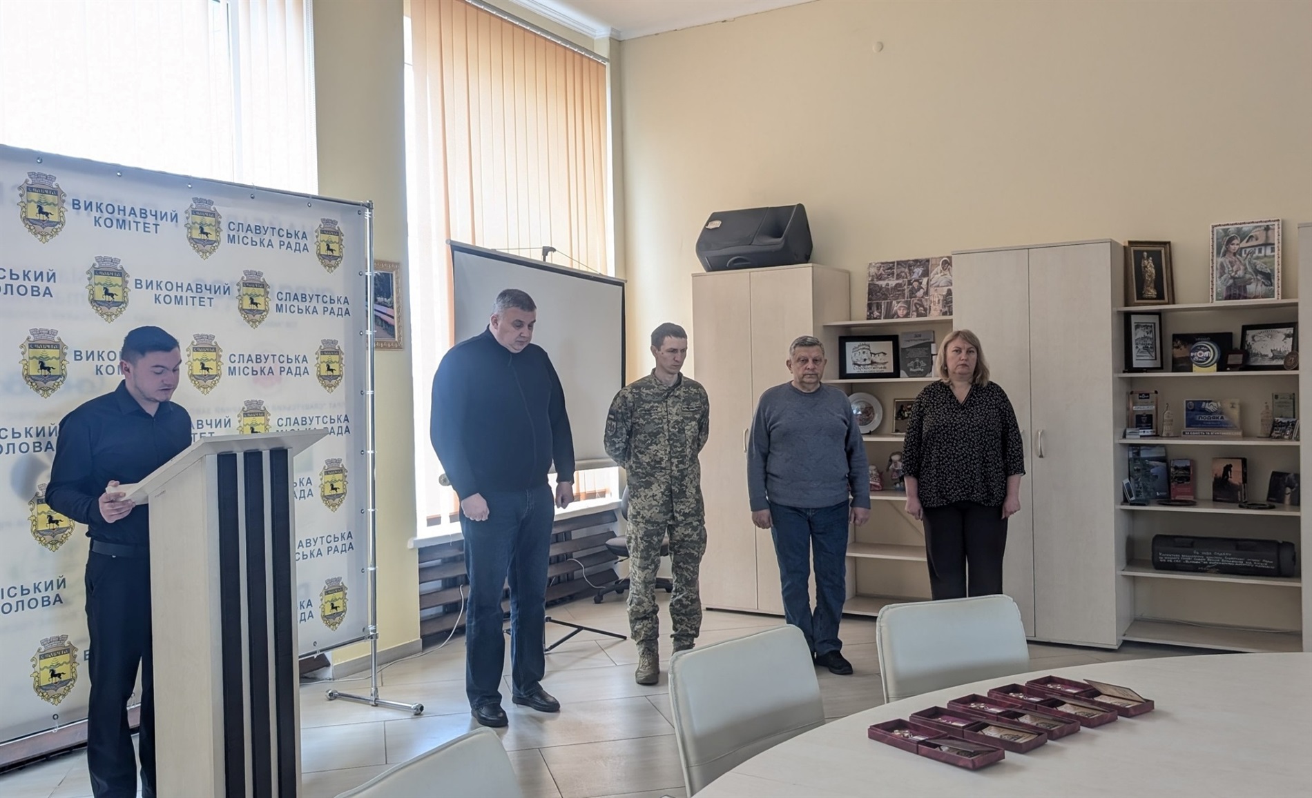 У Славуті рідним полеглих воїнів передали державні нагороди