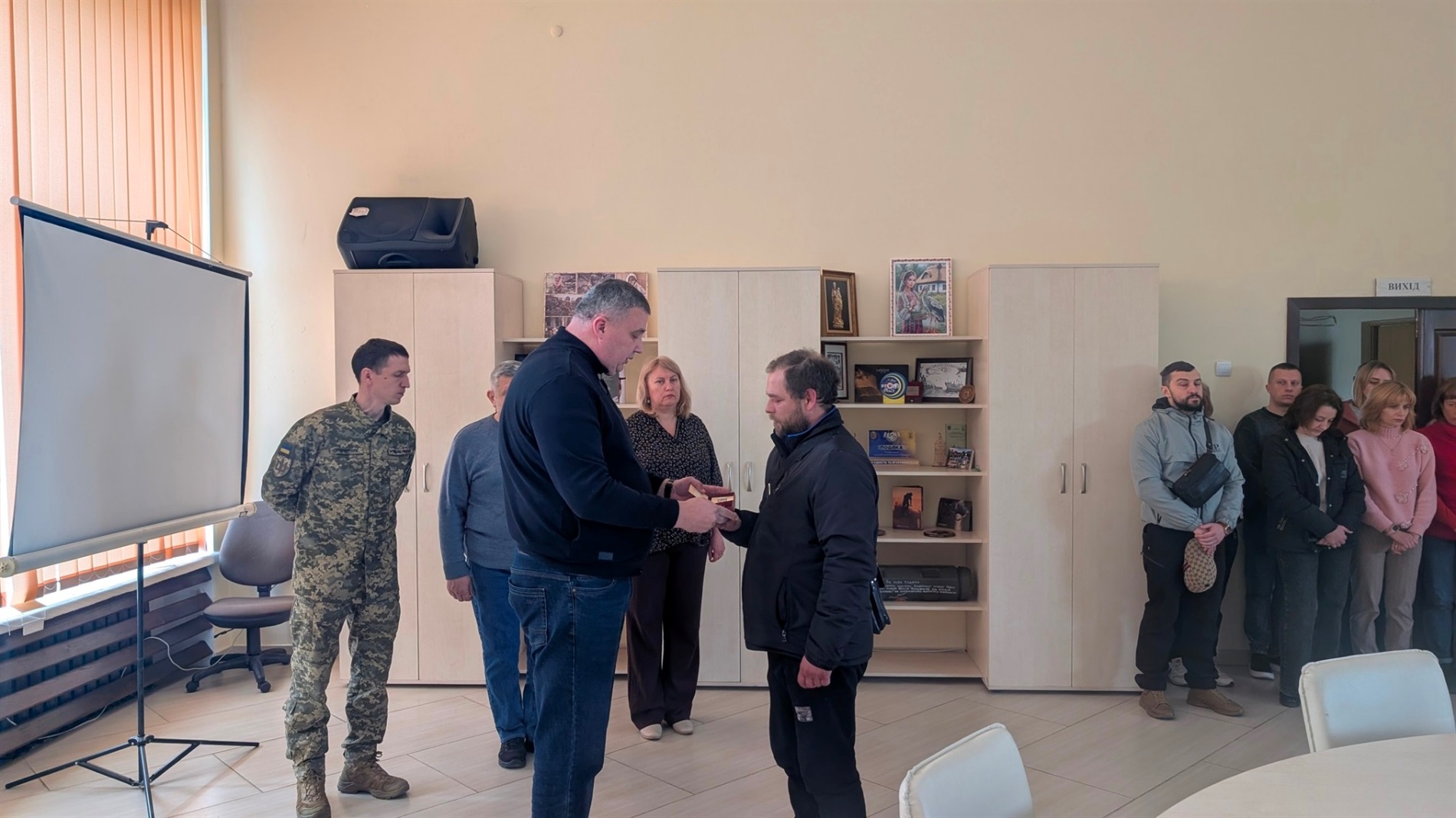 У Славуті рідним полеглих воїнів передали державні нагороди