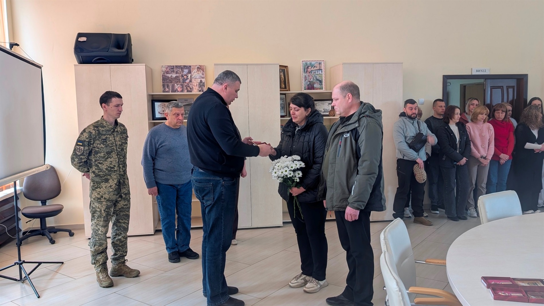 У Славуті рідним полеглих воїнів передали державні нагороди