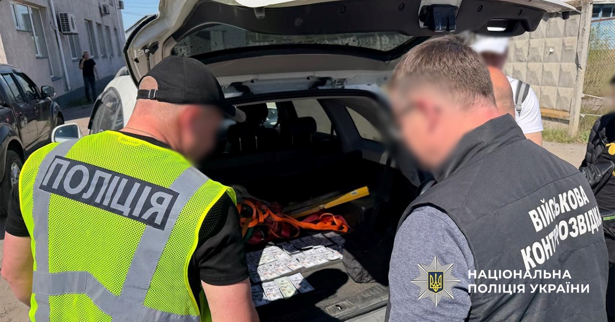 На Хмельниччині затримали двох зловмисників, які торгували військовими посадами