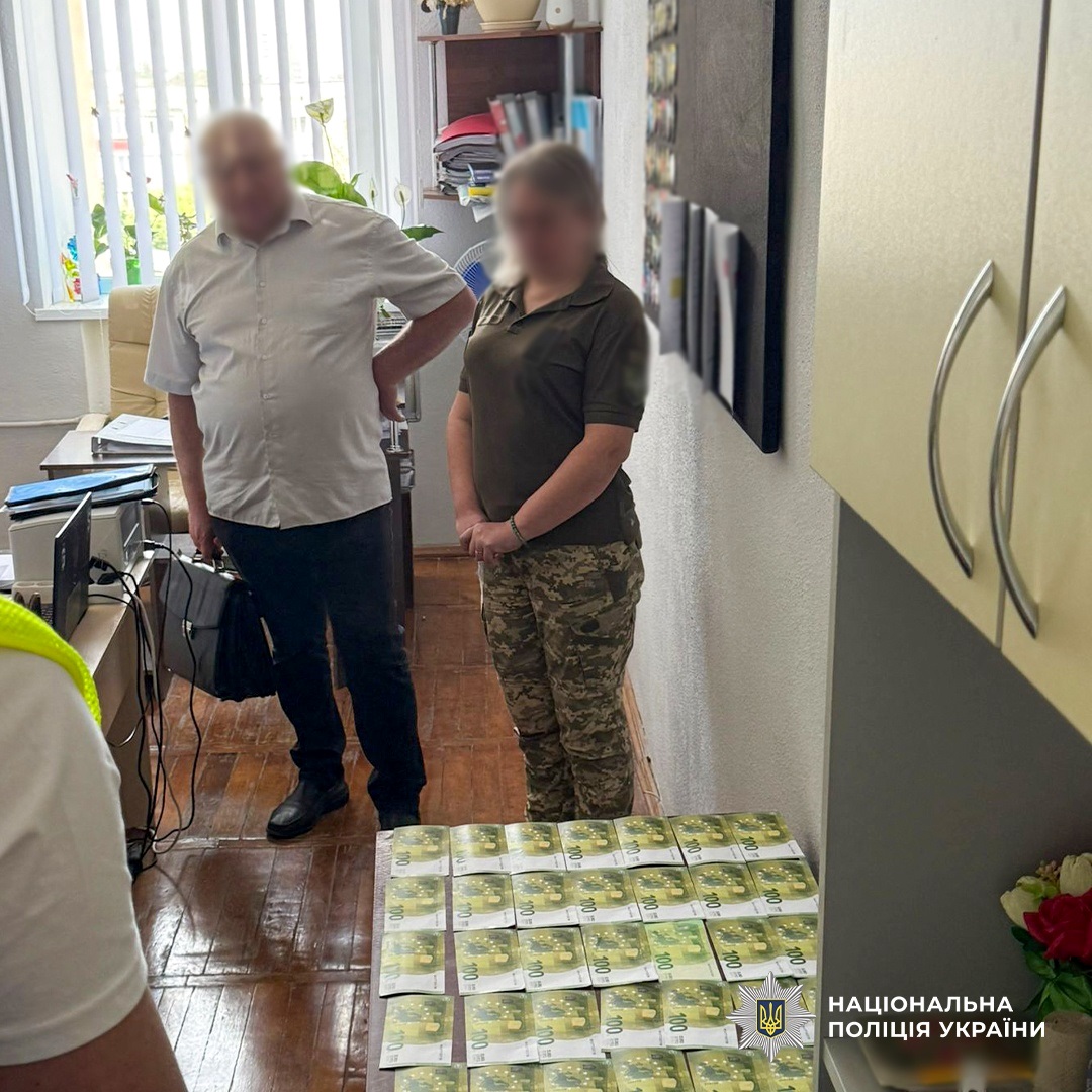 На Хмельниччині затримали двох зловмисників, які торгували військовими посадами