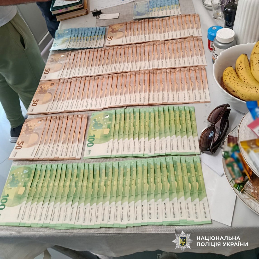 На Хмельниччині затримали двох зловмисників, які торгували військовими посадами