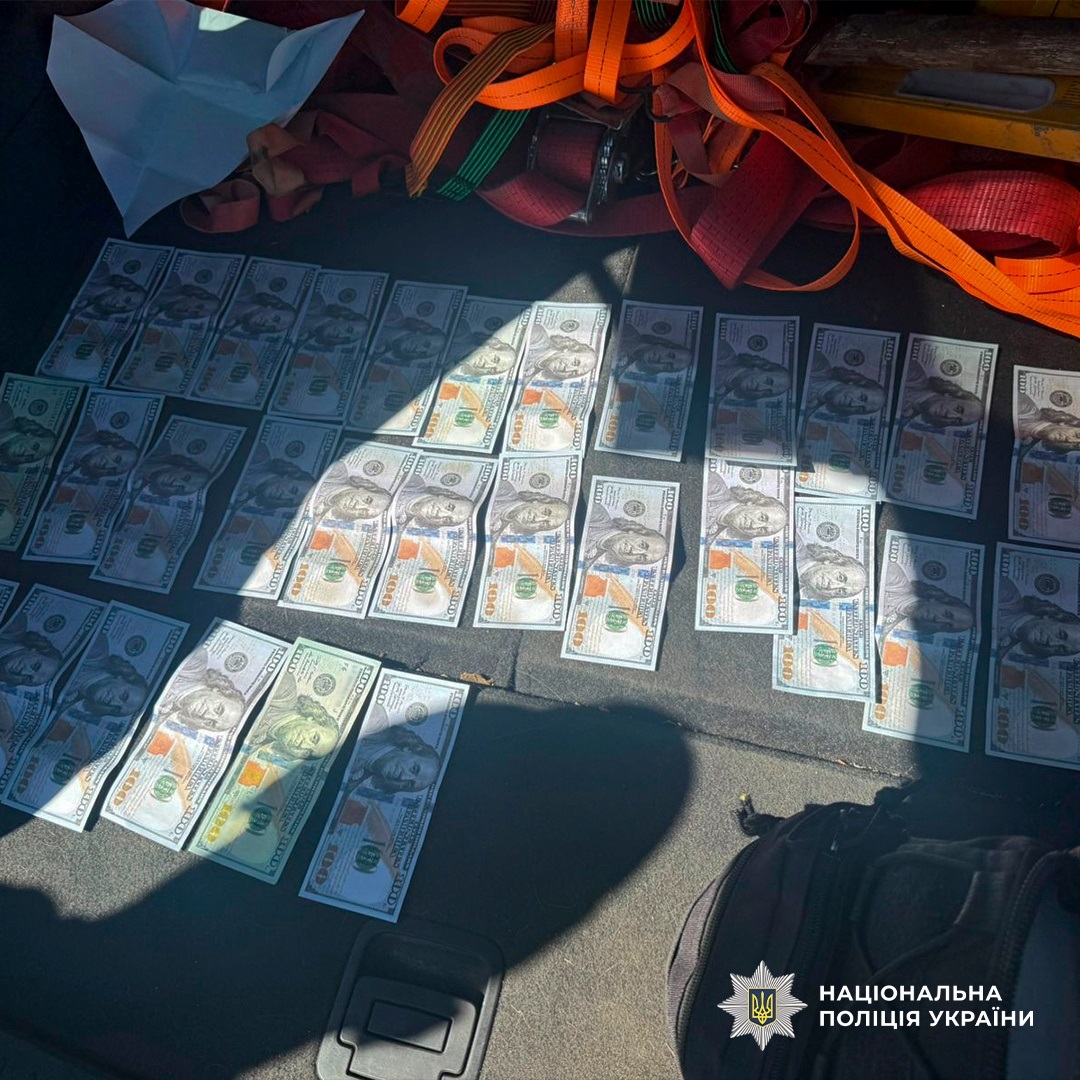 На Хмельниччині затримали двох зловмисників, які торгували військовими посадами