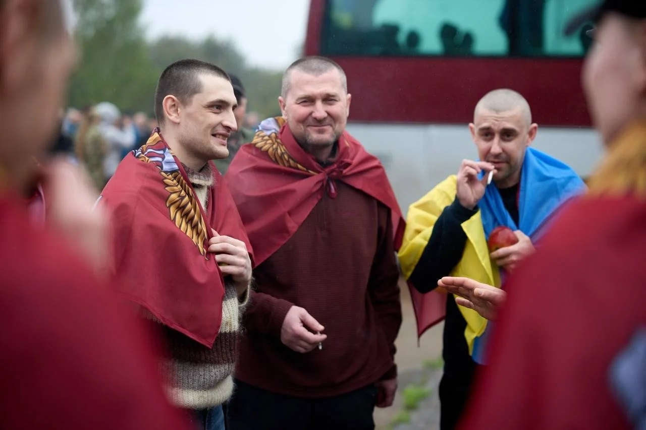 Україна повернула 205 Захисників у першому етапі обміну 