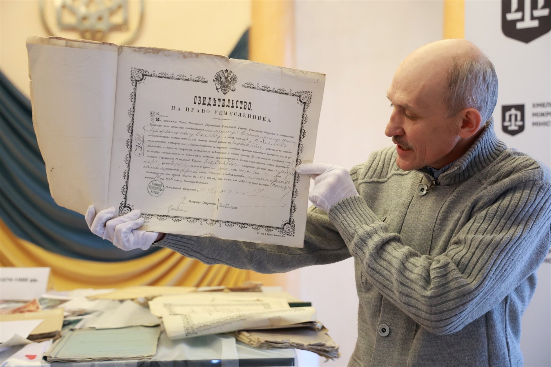 На Хмельниччині презентували новостворений фонд Державного архіву області весільних фотографій