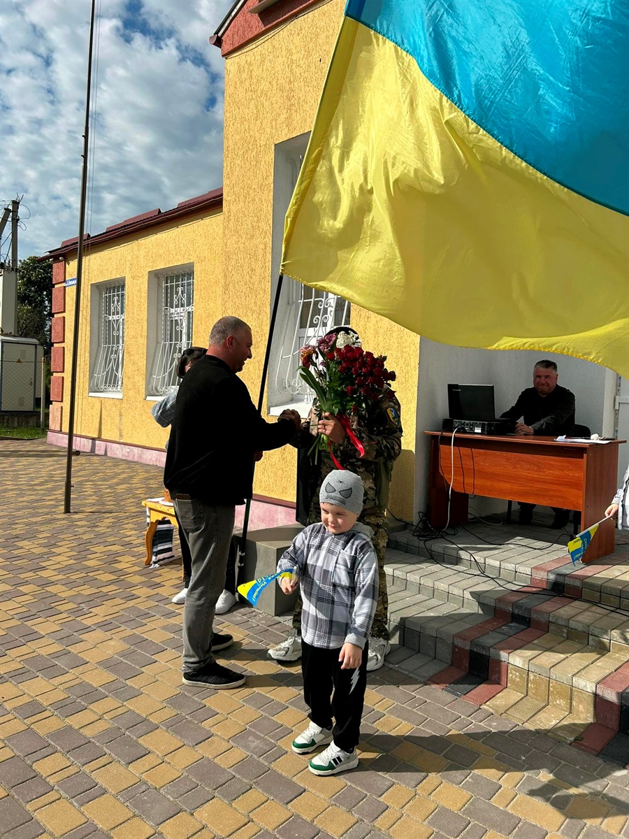 Довгоочікуване повернення: у Крупецькій громаді зустріли воїна Федора Рая