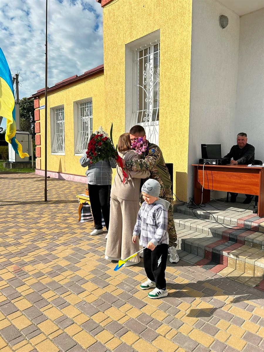 Довгоочікуване повернення: у Крупецькій громаді зустріли воїна Федора Рая