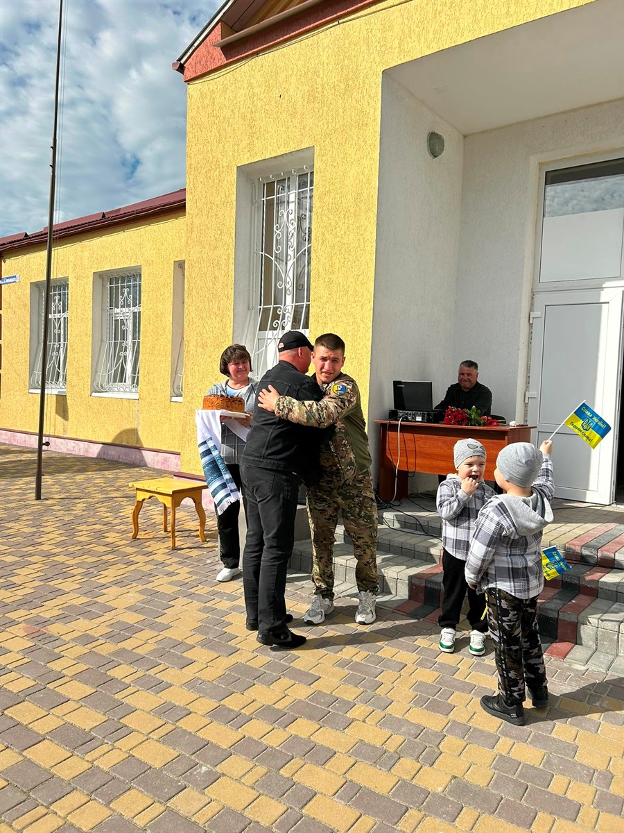 Довгоочікуване повернення: у Крупецькій громаді зустріли воїна Федора Рая