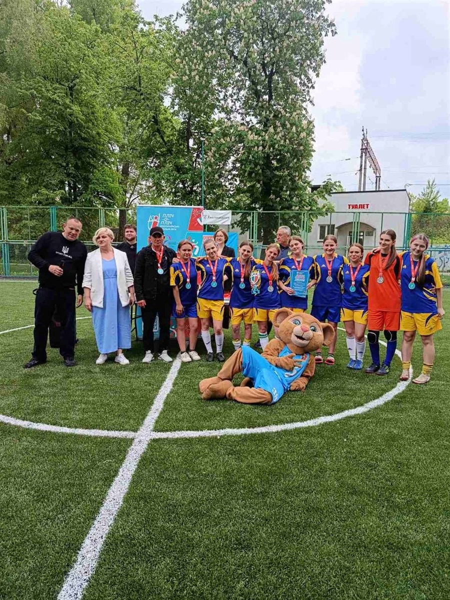 Футболістки Берездівського ліцею стали чемпіонками Хмельниччини та вийшли у всеукраїнський етап