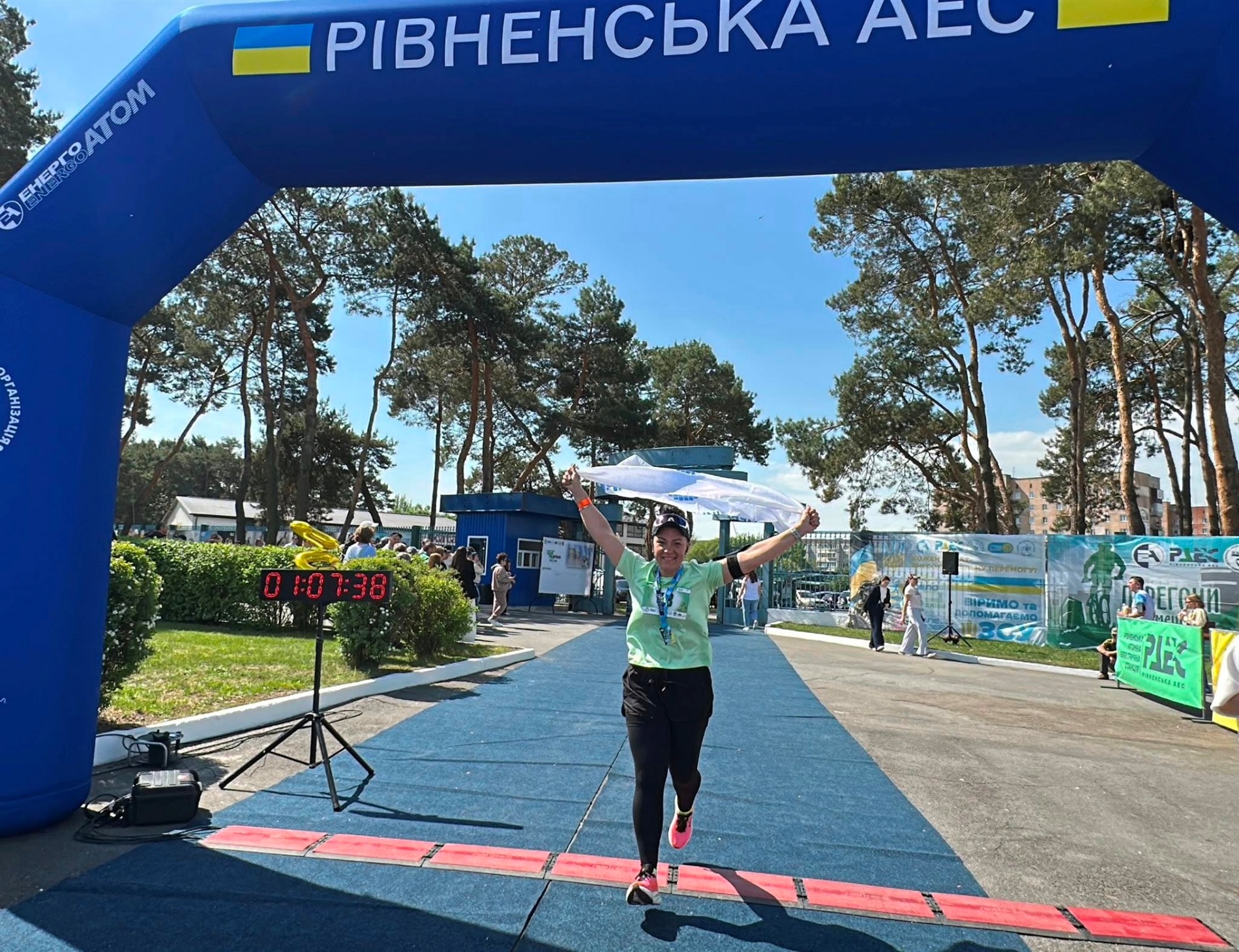 Хмельницькі атомники взяли участь у благодійному заході «Забіг під градирнями: напівмарафон»