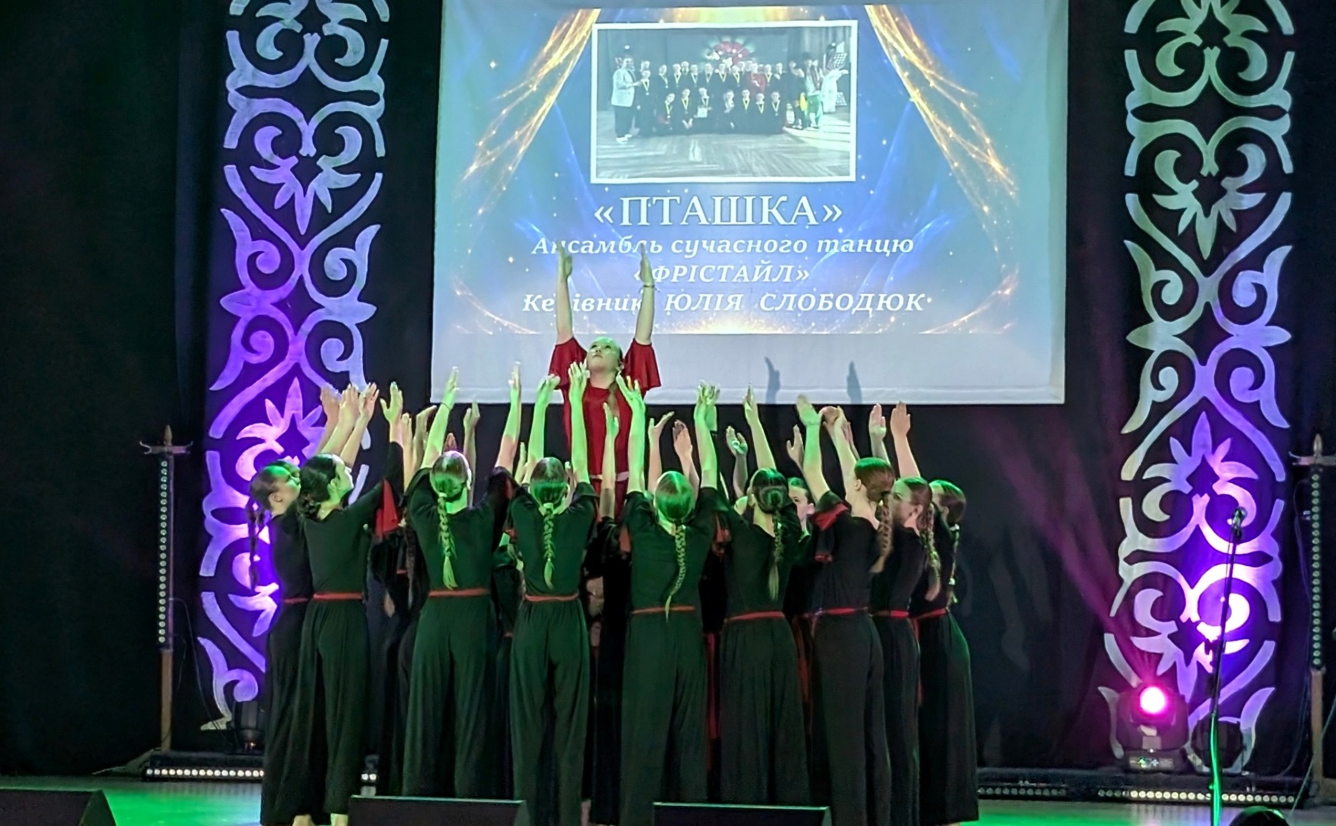 У Славуті творчим концертом підтримали українських військових