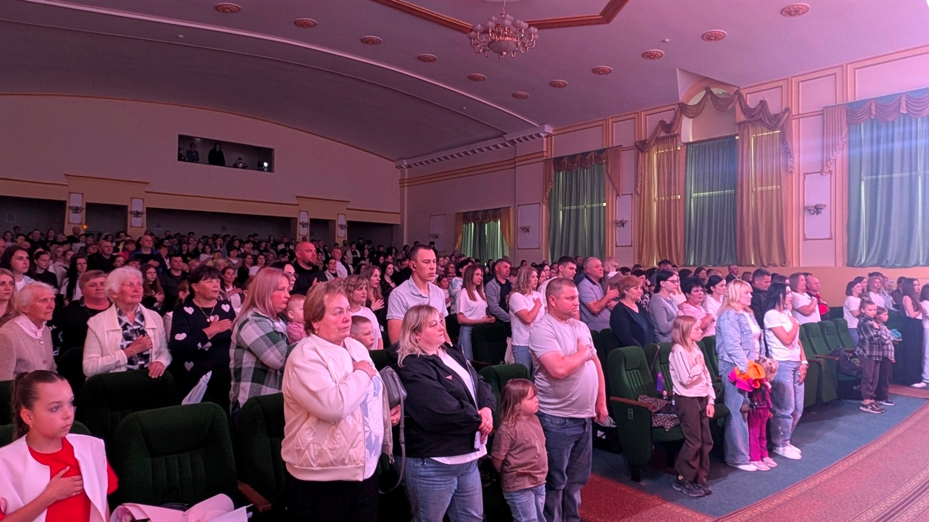 У Славуті творчим концертом підтримали українських військових