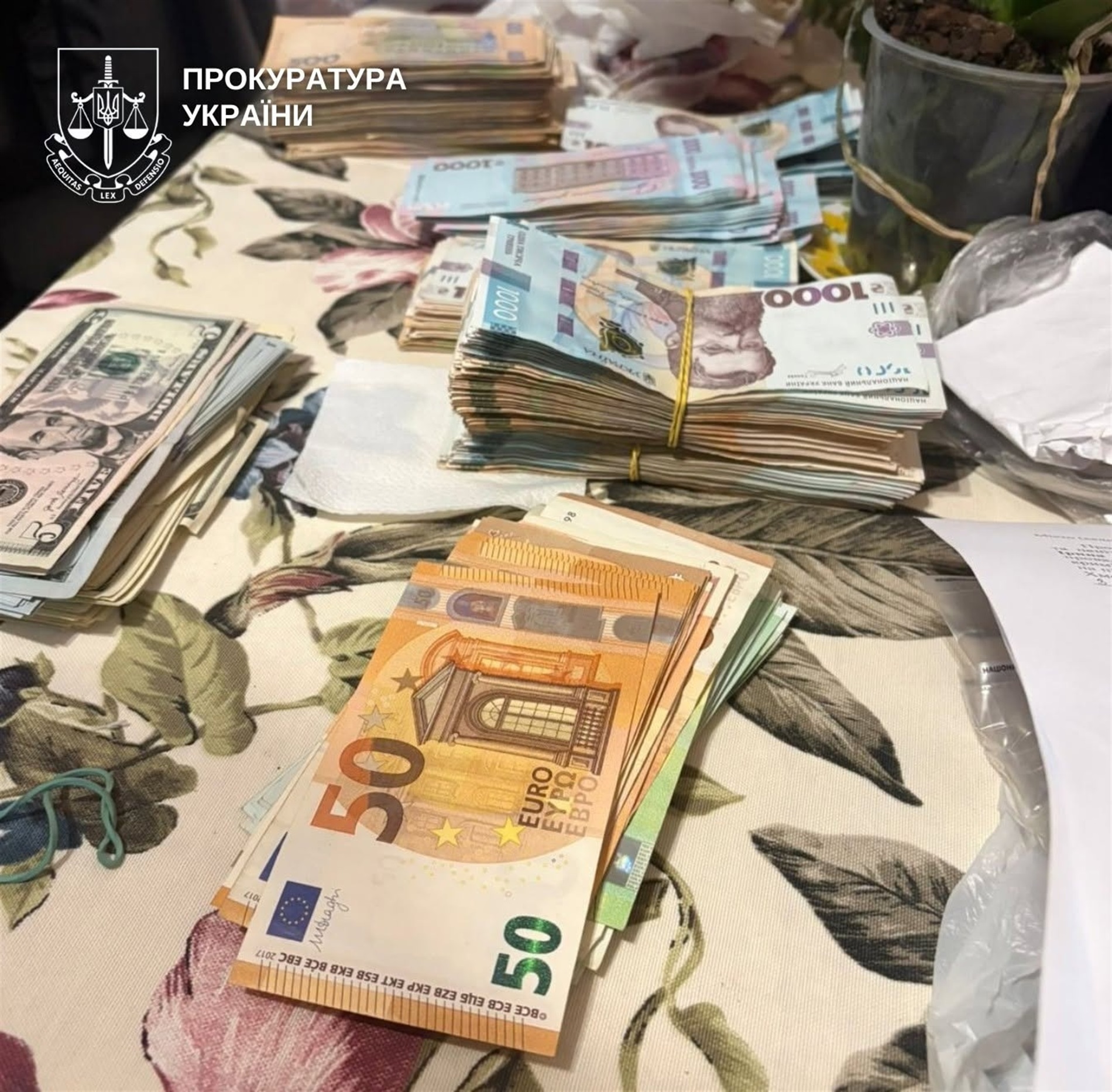 Прокурори Хмельниччини викрили масштабну схему заволодіння пальним АТ «Укрзалізниця»