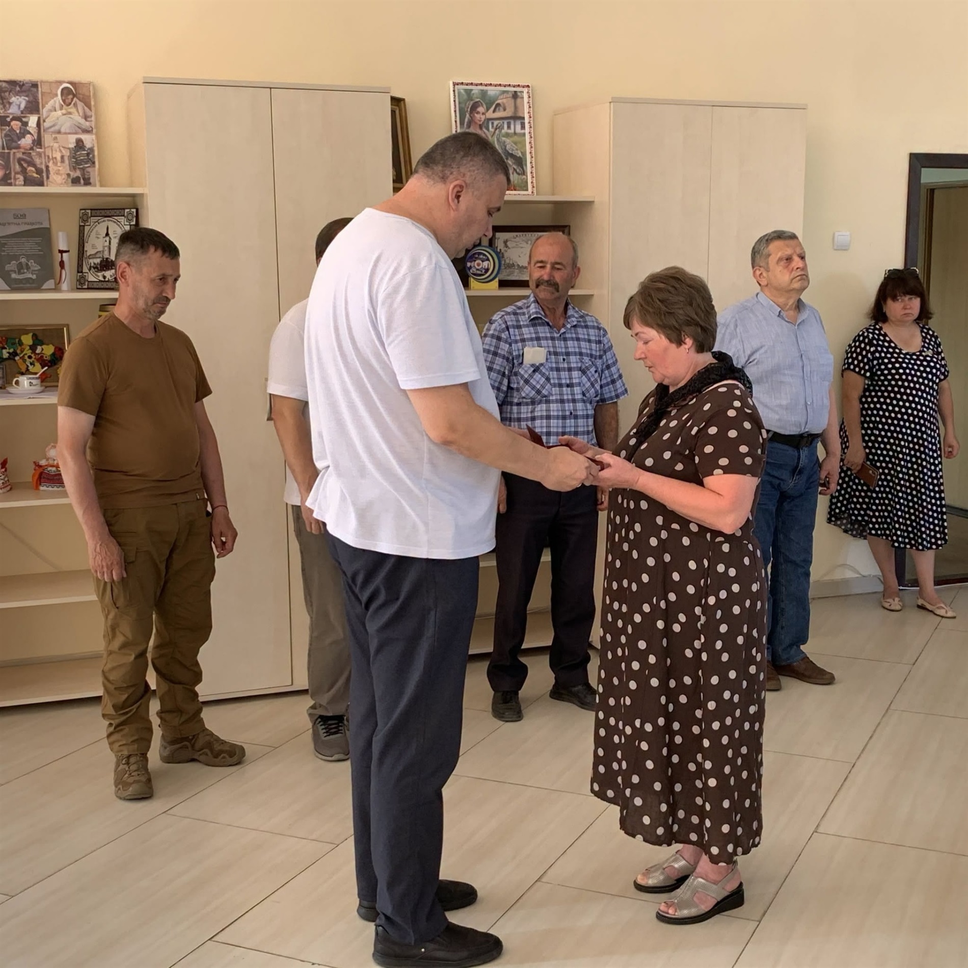 У Славуті для рідних полеглих захисників України вручили державні нагороди