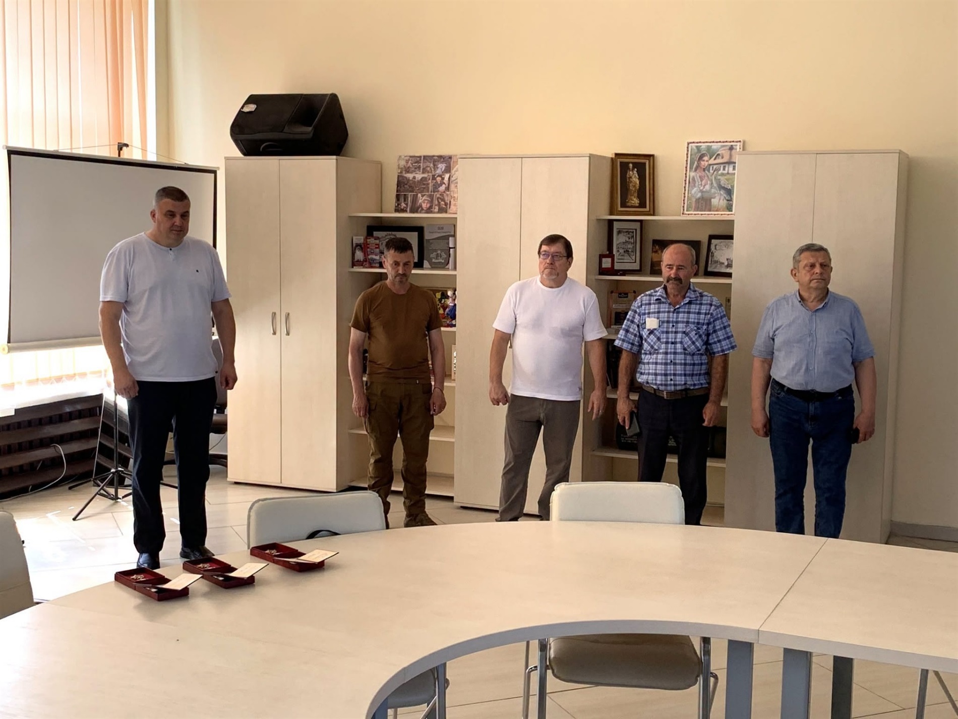 У Славуті для рідних полеглих захисників України вручили державні нагороди