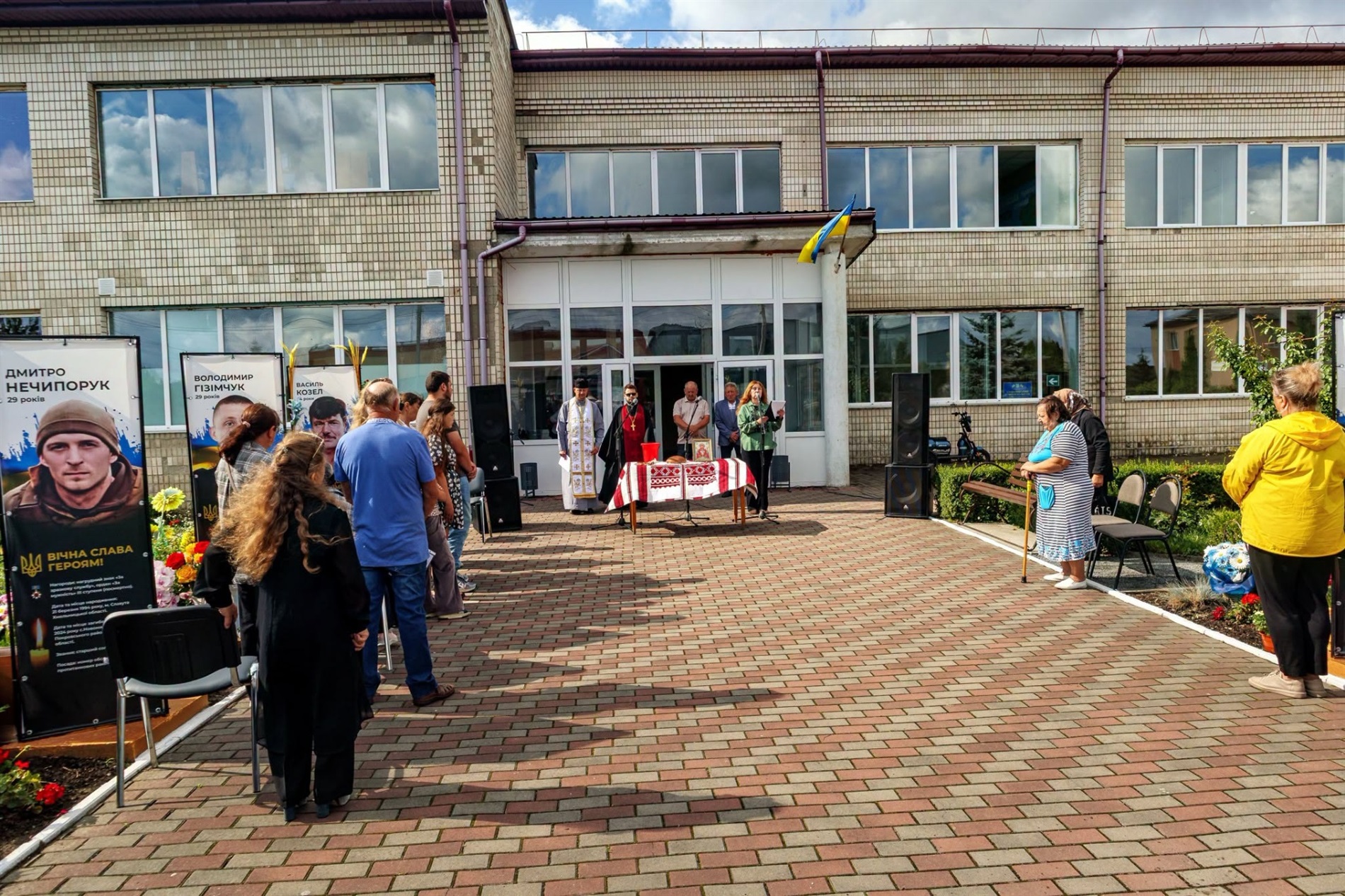 В Улашанівській громаді оновили Алею Пам’яті та встановили нові банери Героїв