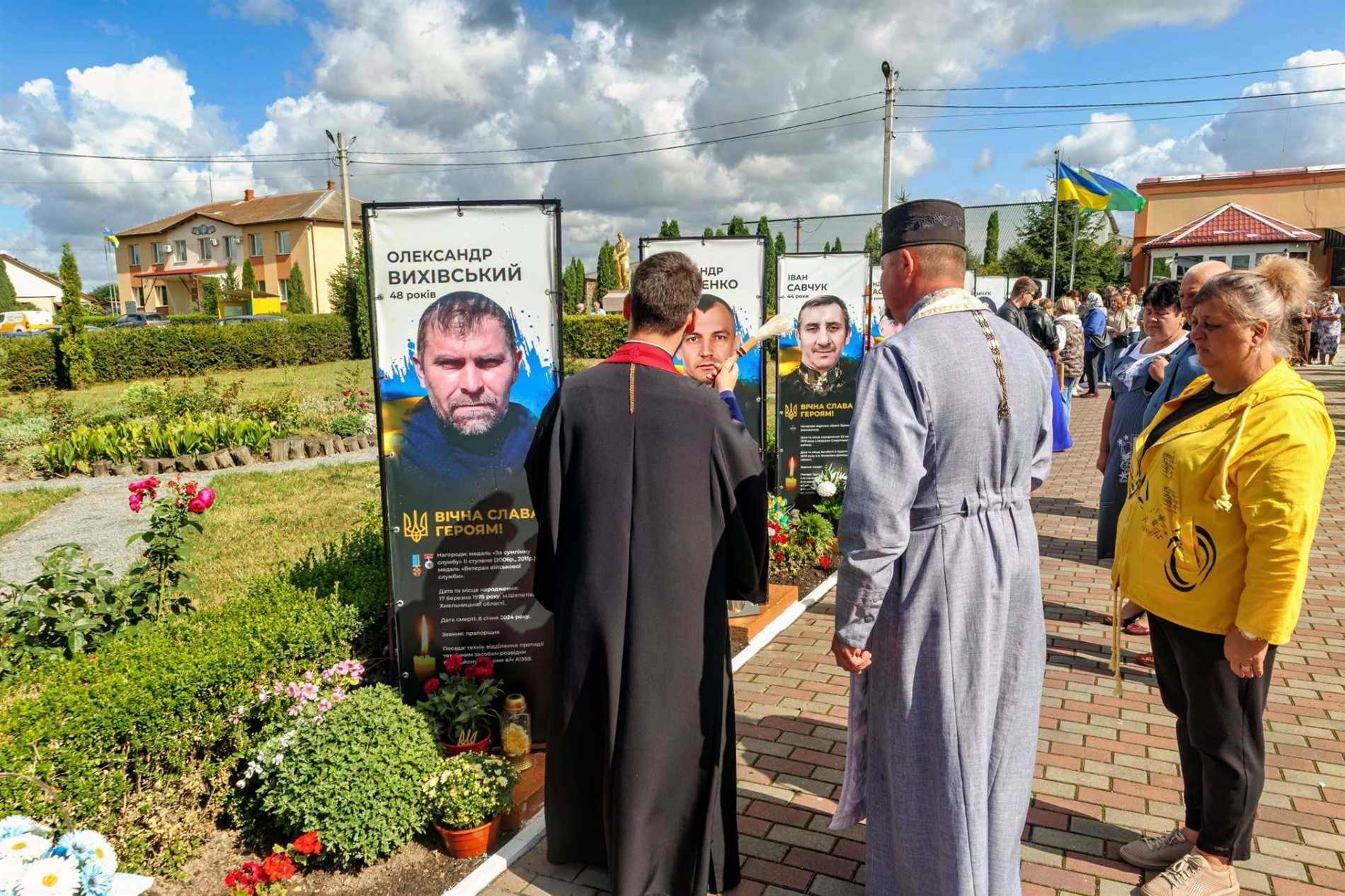 В Улашанівській громаді оновили Алею Пам’яті та встановили нові банери Героїв