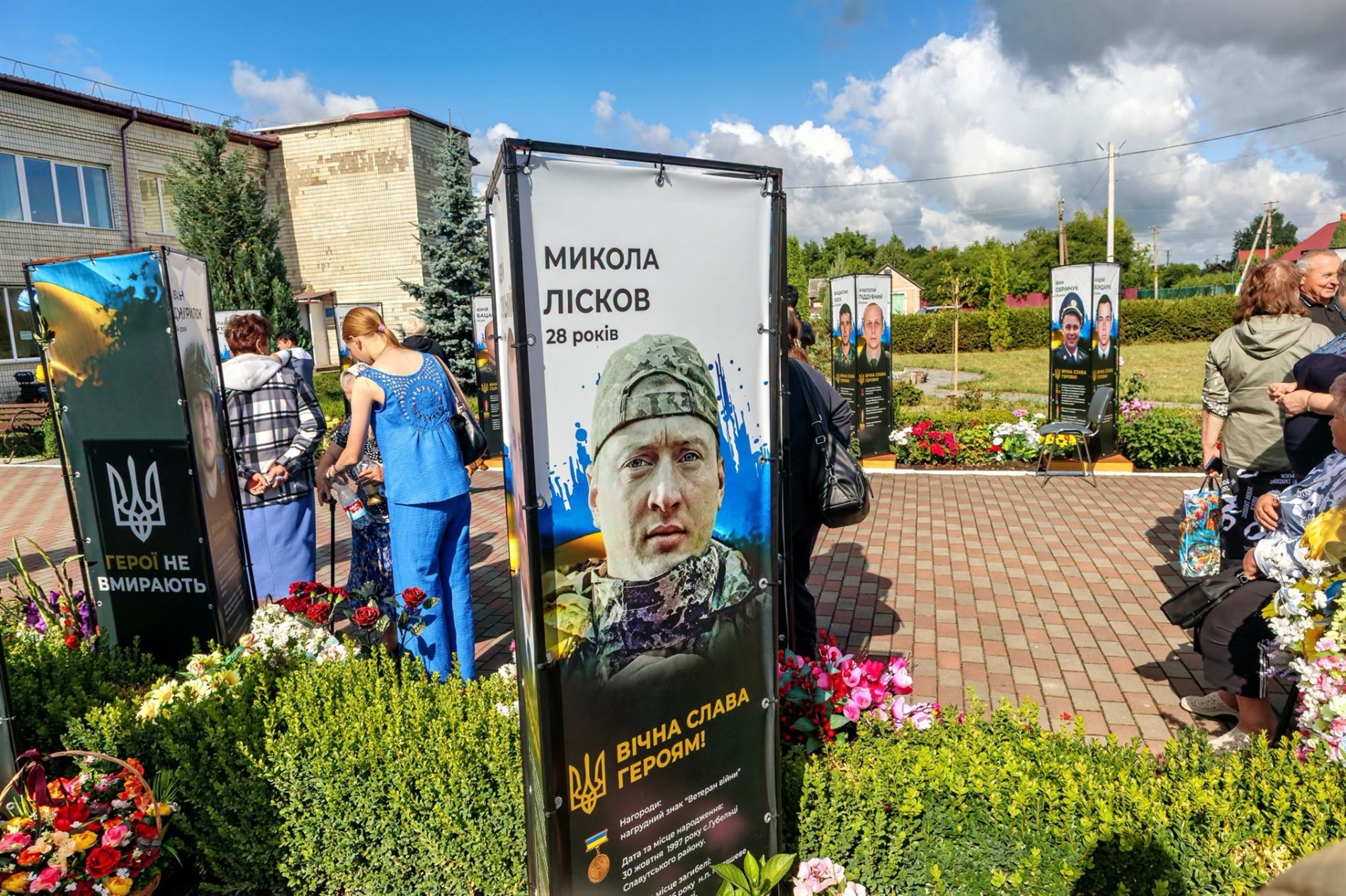 В Улашанівській громаді оновили Алею Пам’яті та встановили нові банери Героїв