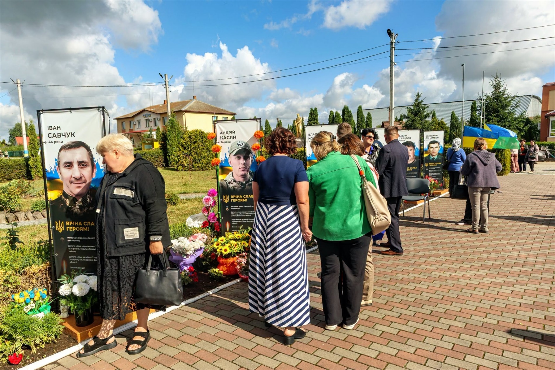 В Улашанівській громаді оновили Алею Пам’яті та встановили нові банери Героїв