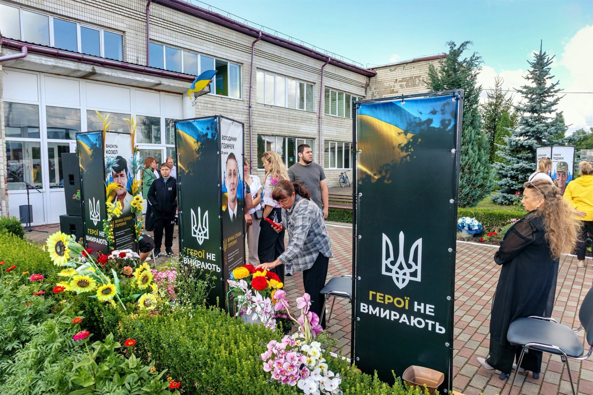 В Улашанівській громаді оновили Алею Пам’яті та встановили нові банери Героїв