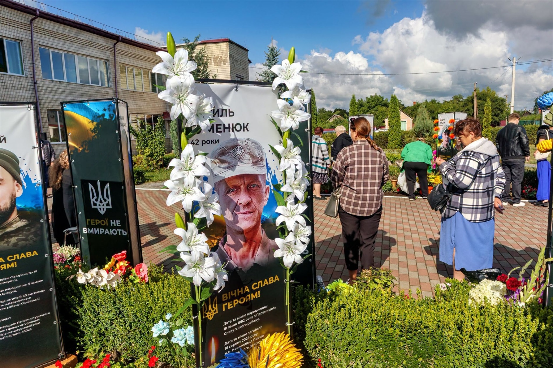 В Улашанівській громаді оновили Алею Пам’яті та встановили нові банери Героїв