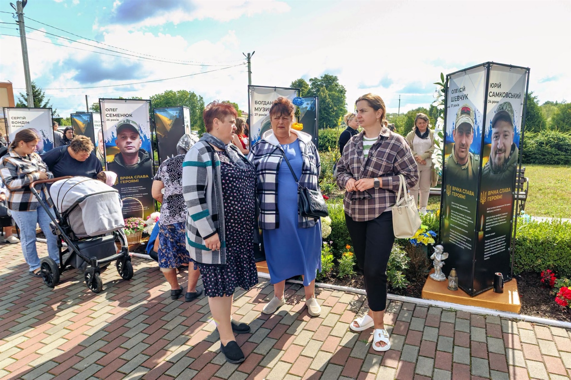 В Улашанівській громаді оновили Алею Пам’яті та встановили нові банери Героїв