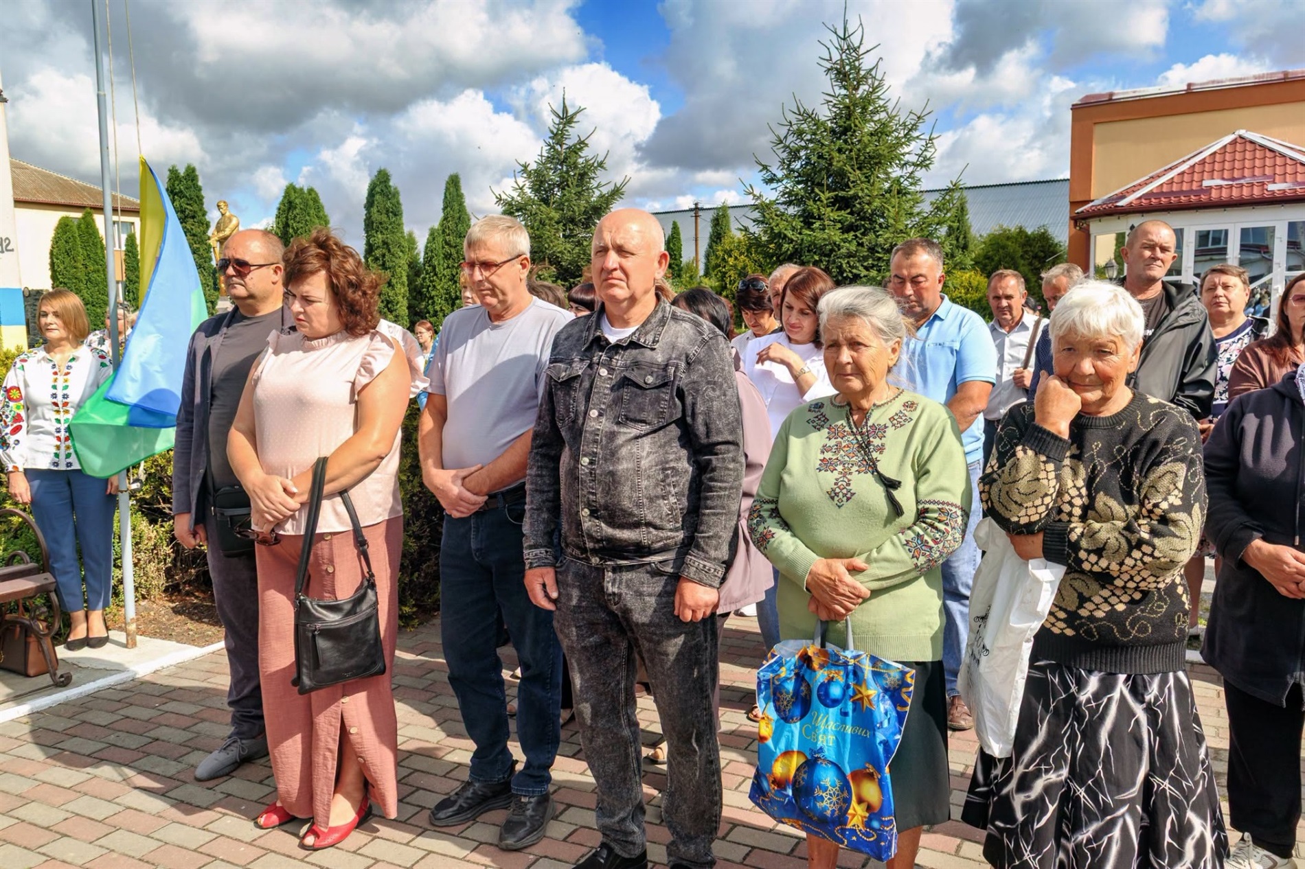 В Улашанівській громаді оновили Алею Пам’яті та встановили нові банери Героїв