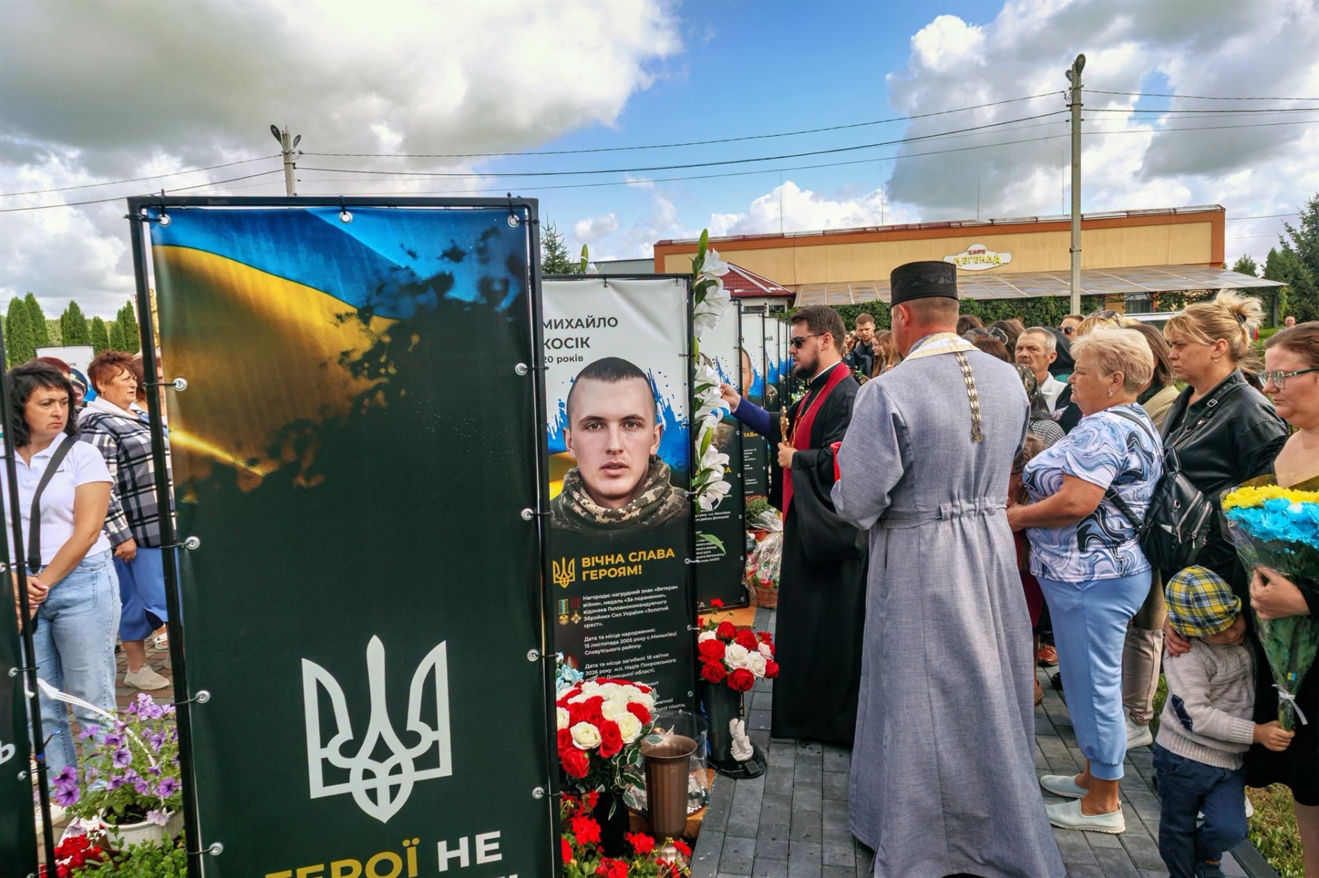 В Улашанівській громаді оновили Алею Пам’яті та встановили нові банери Героїв