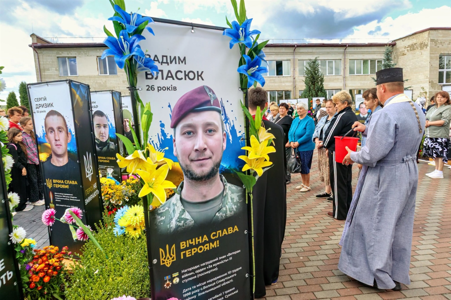 В Улашанівській громаді оновили Алею Пам’яті та встановили нові банери Героїв