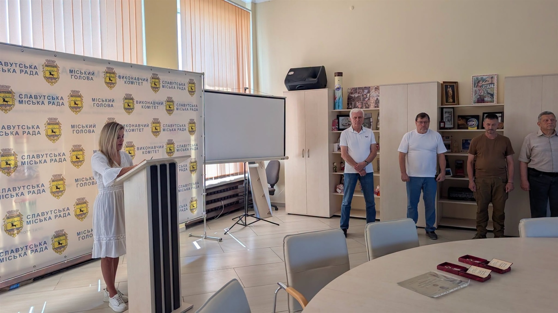 У Славуті рідним захисників України вручили державні нагороди