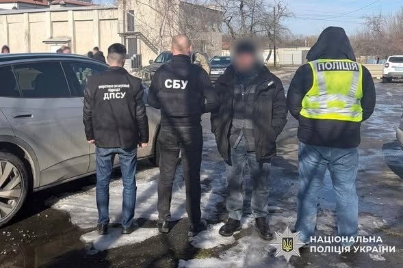 На Хмельниччині судитимуть організаторів незаконного переправлення чоловіків за кордон
