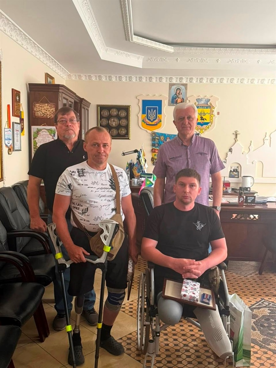 Ветеранів Славутської громади відзначили державними нагородами захисників України
